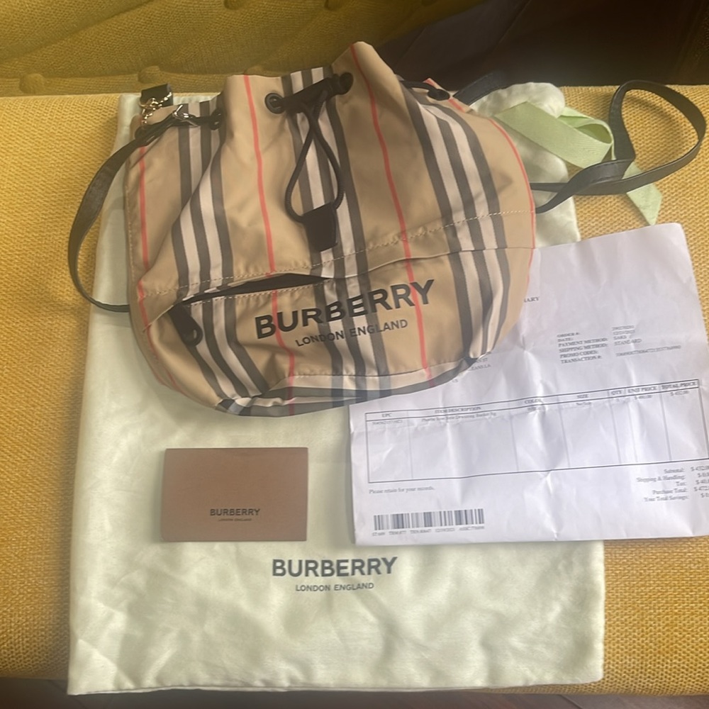 Authentic Burberry bucket bag - Picture 8 of 8